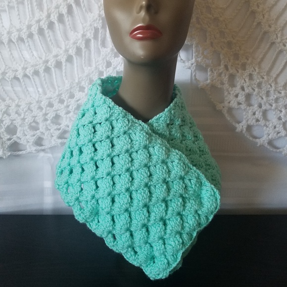 Scarf, Cowl - Picture 2 of 4